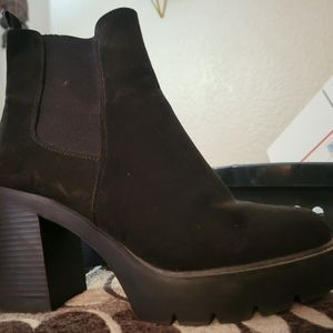 ASOS sz 10w eve heeled chunky boot